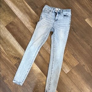 Elegant Light Blue Skinny Jeans for Women